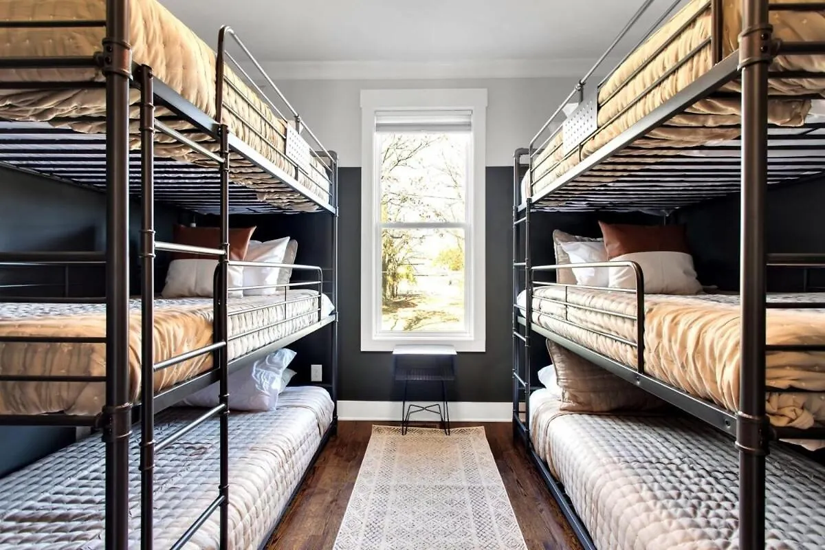 Lux Nashville Retreat 12 Beds Games Bar
