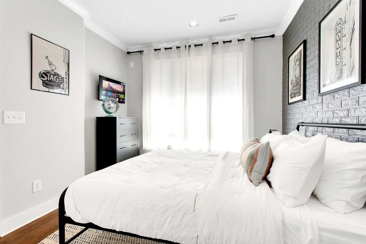 Lux Nashville Retreat 12 Beds Games Bar 0*,
