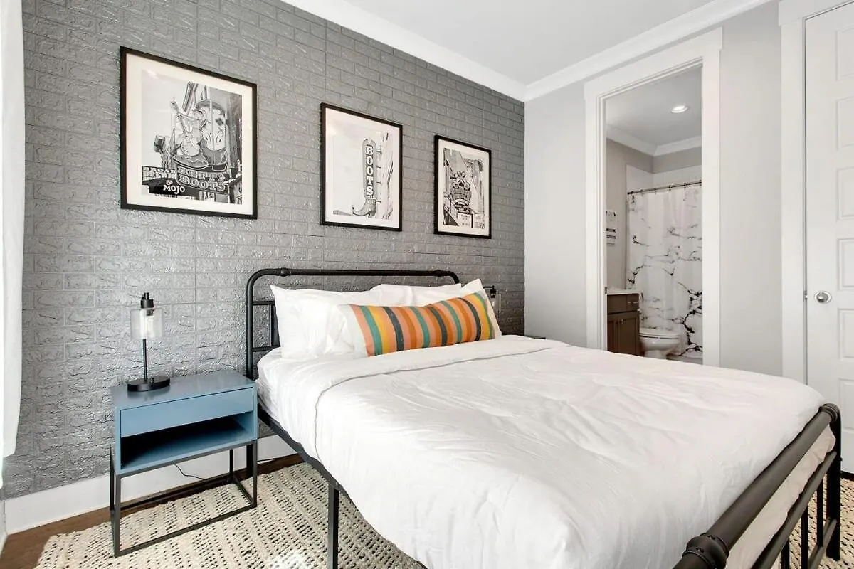 Lux Nashville Retreat 12 Beds Games Bar